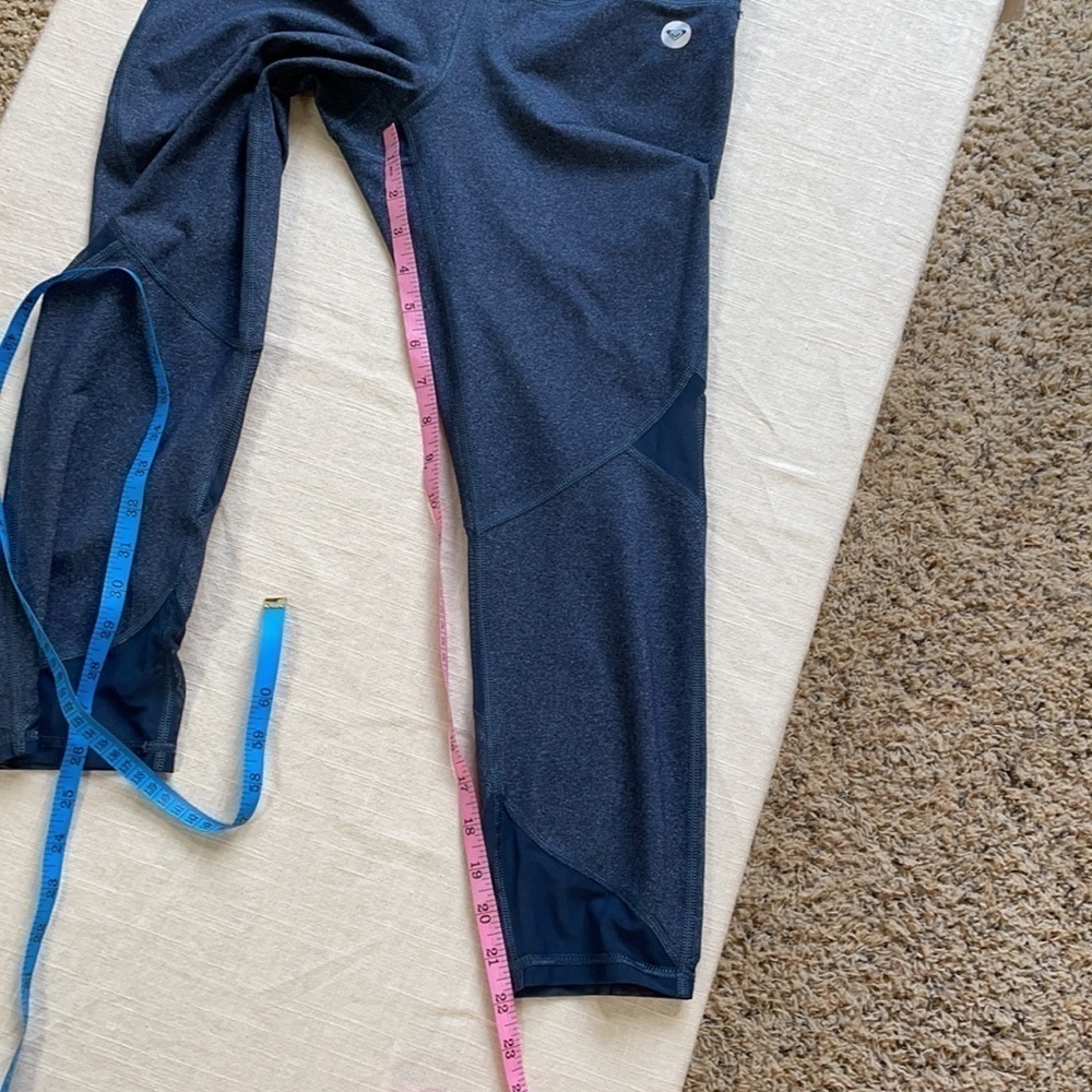 ROXY brand heathered navy cropped yoga/athletic leggings with mesh cutou… - Picture 12 of 12